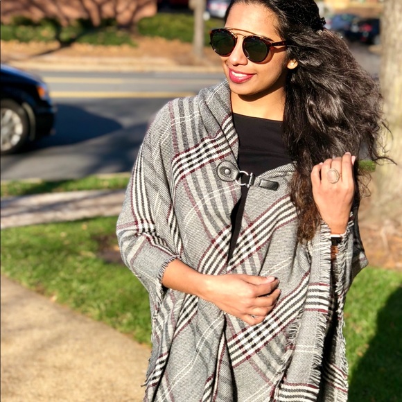 Poncho - Picture 3 of 3